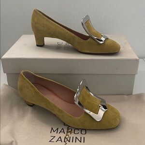 Santoni x Marco Zanini Mustard Yellow Suede Buckle Detail Pumps Sz 35 US 5 New